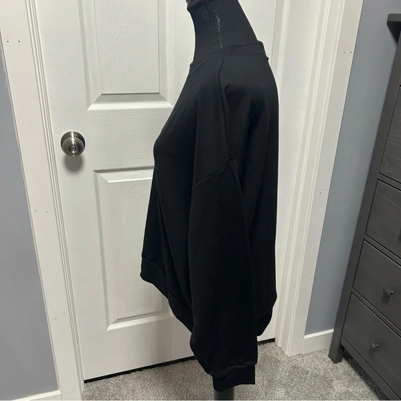 Smash + Tess Hang Out Crew - Picture 5 of 9